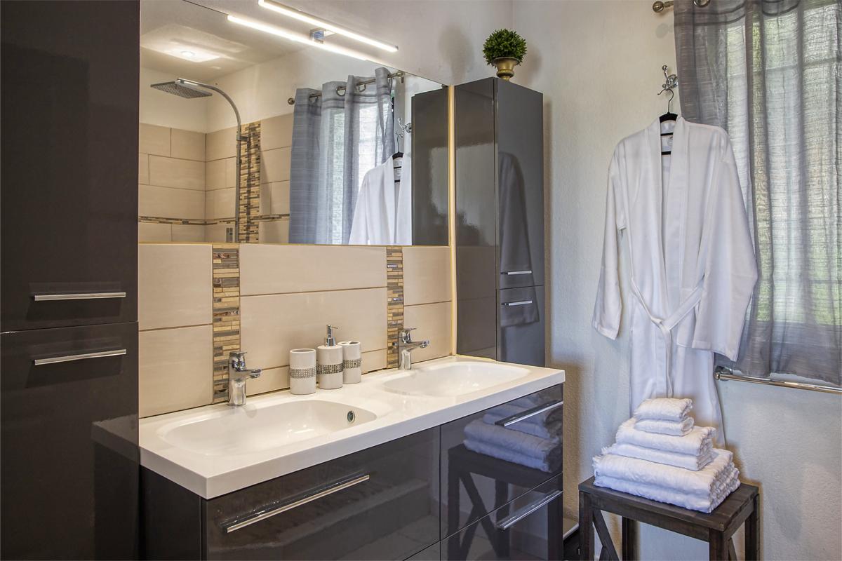 A louer villa 4 chambres Mont Vernon Saint Martin_ Salle d'eau - 23